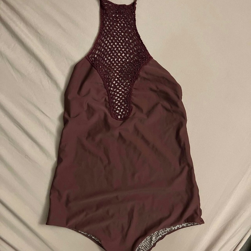 ACACIA ONE PIECE TEAHUPOO SIZE MEDIUM IN MAROON COLOR